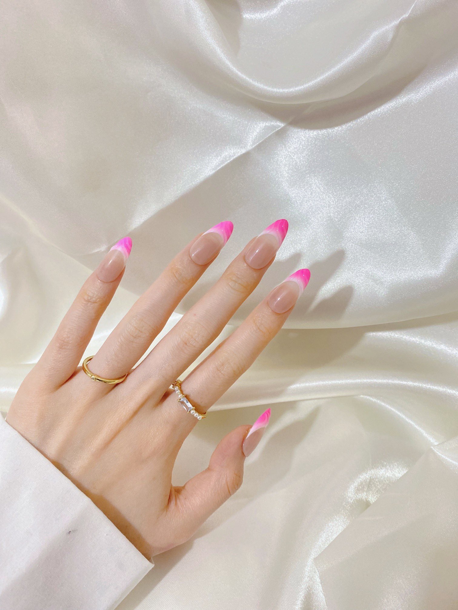 Fingertip embossed gradient pink French