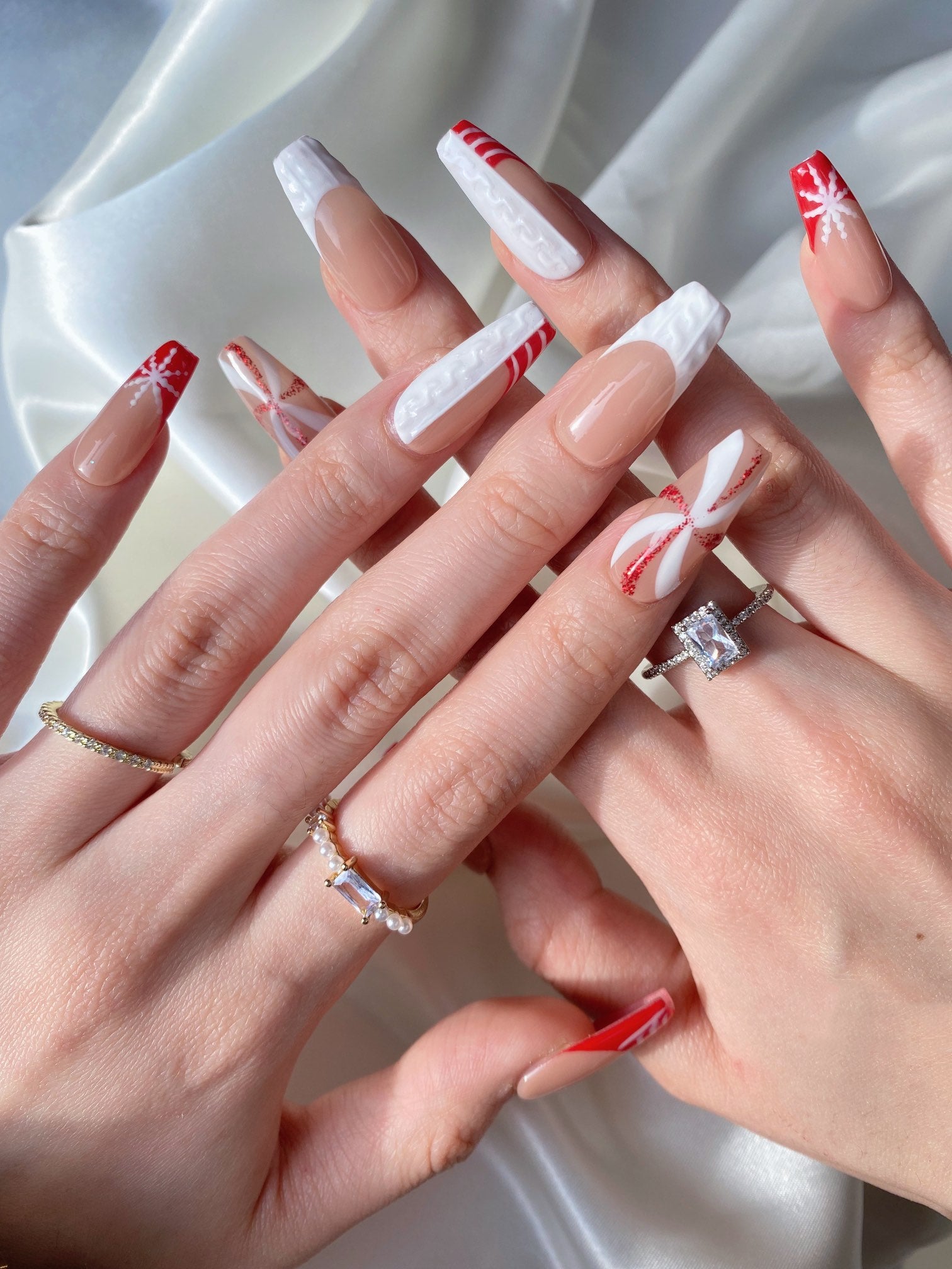 Sweater embossed snowflake manicure