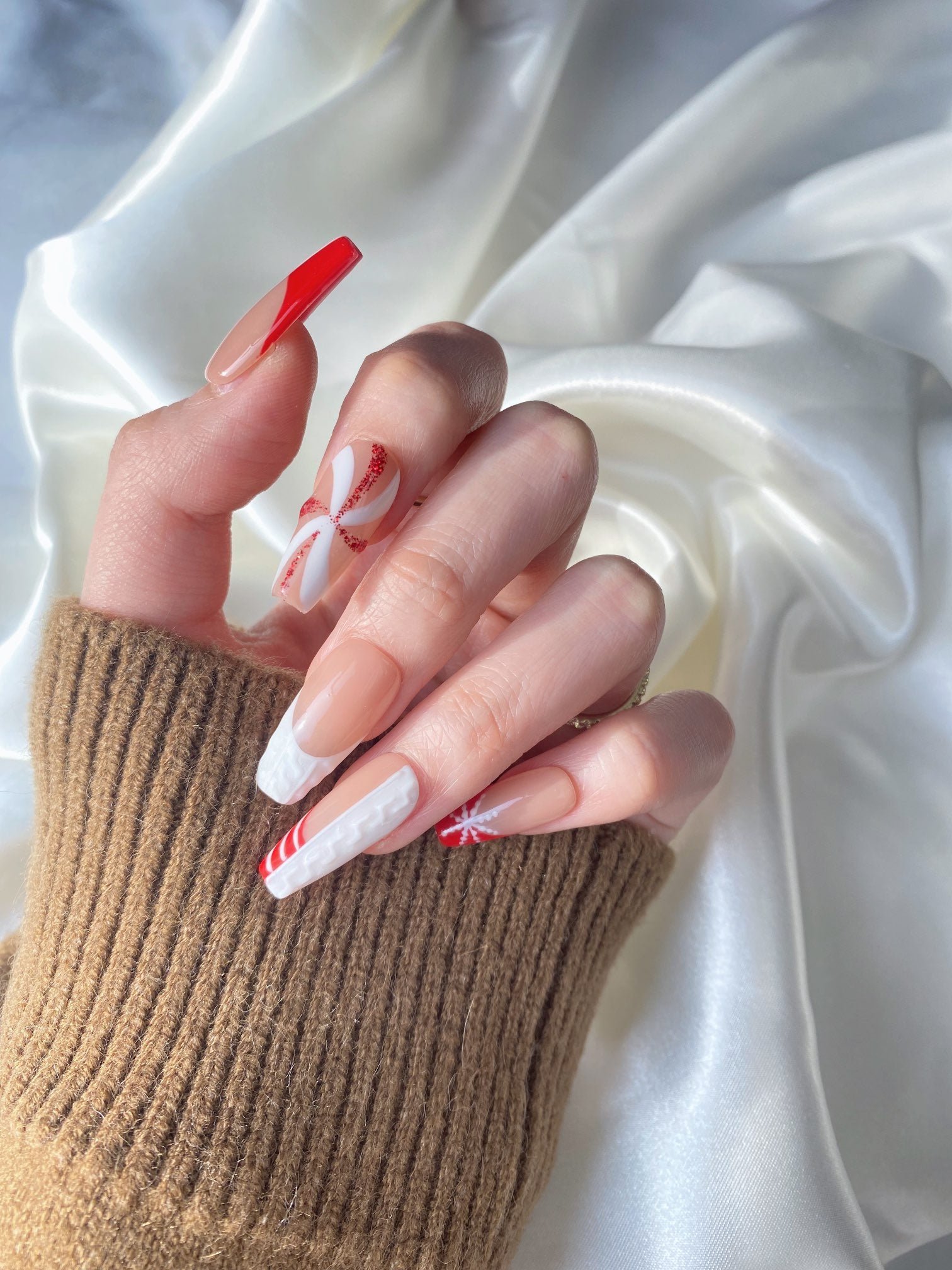 Sweater embossed snowflake manicure