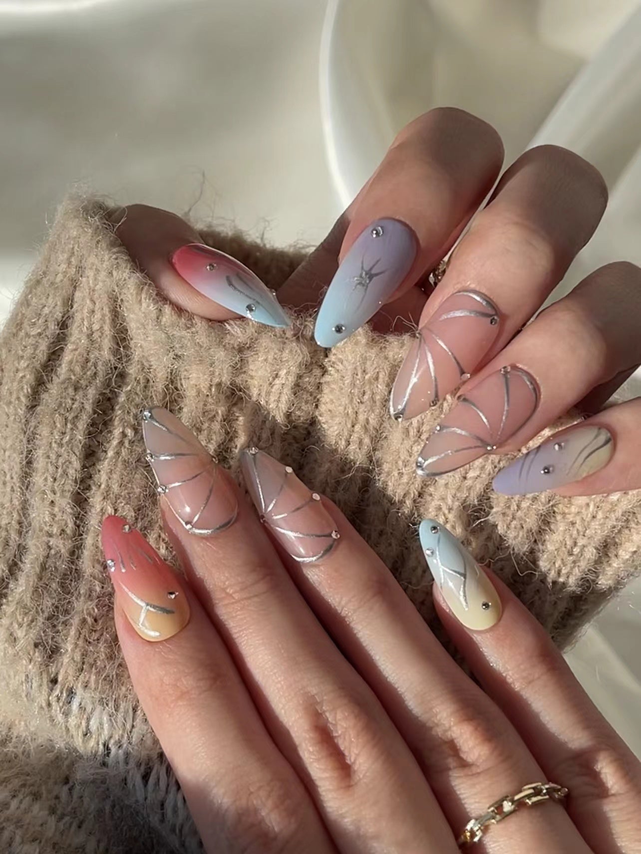 Colorful silver line manicure